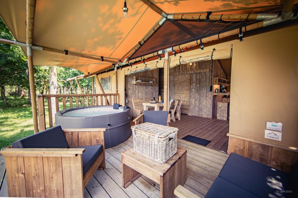 Tente Lodge Jacuzzi Privatif En Pleine Nature Thiel-sur-Acolin Екстериор снимка