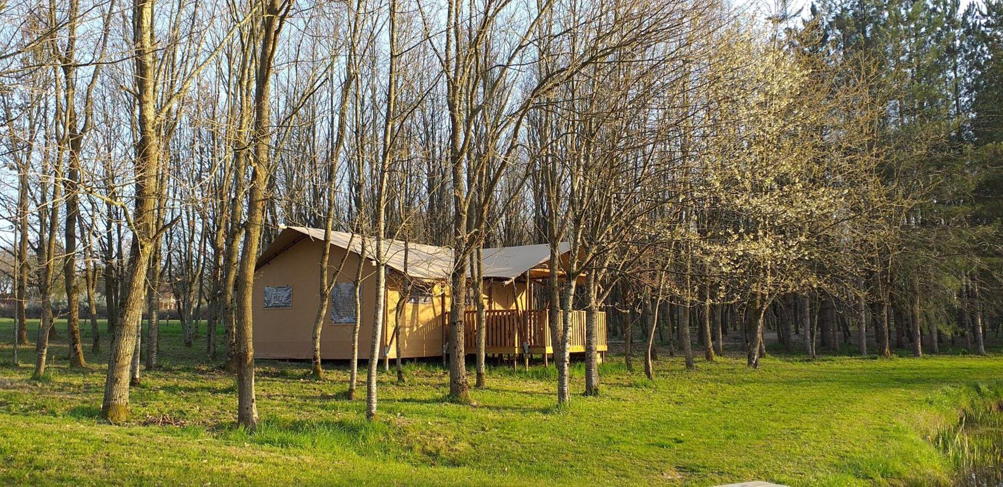Tente Lodge Jacuzzi Privatif En Pleine Nature Thiel-sur-Acolin Екстериор снимка