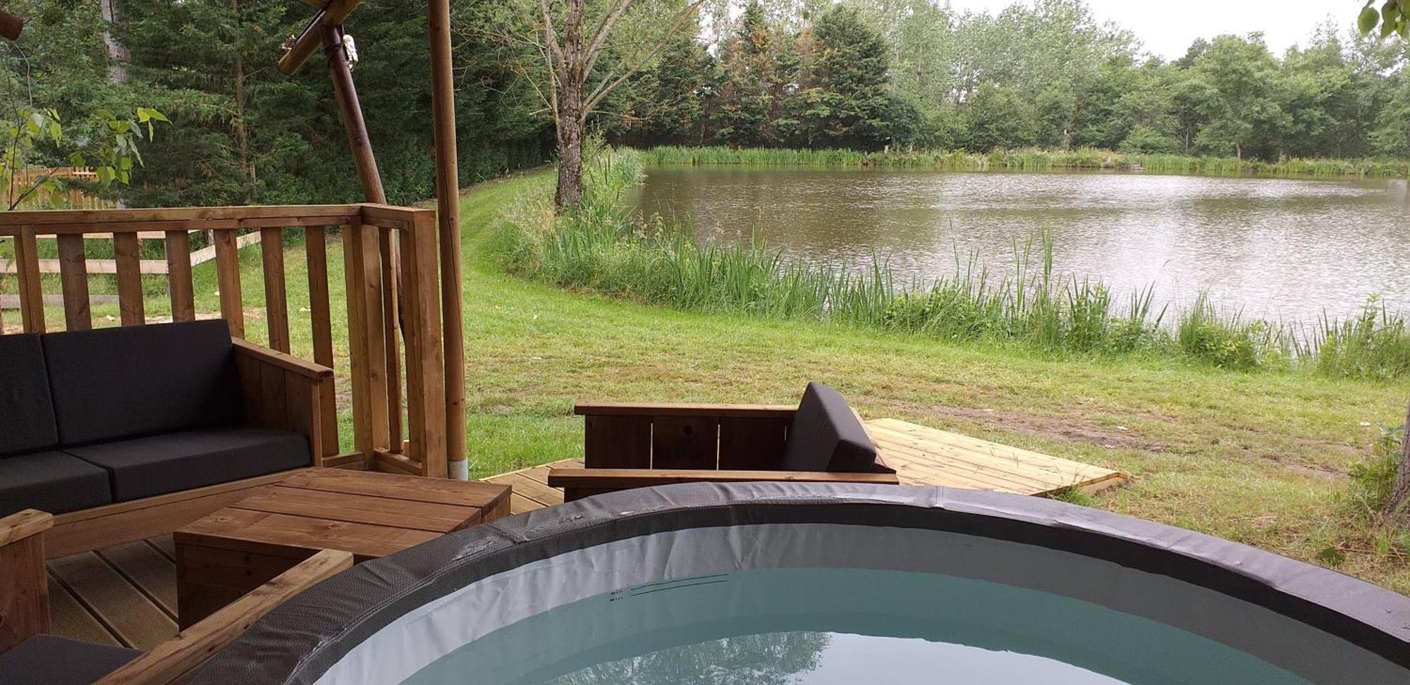 Tente Lodge Jacuzzi Privatif En Pleine Nature Thiel-sur-Acolin Екстериор снимка