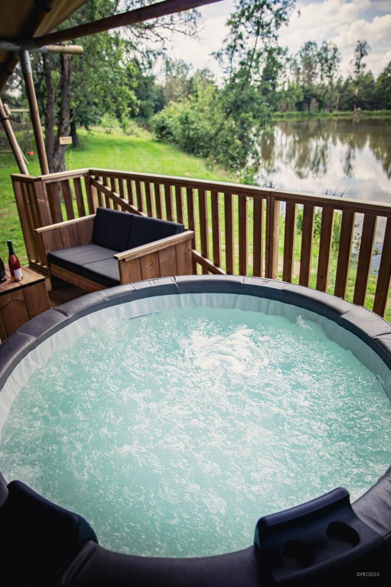 Tente Lodge Jacuzzi Privatif En Pleine Nature Thiel-sur-Acolin Екстериор снимка