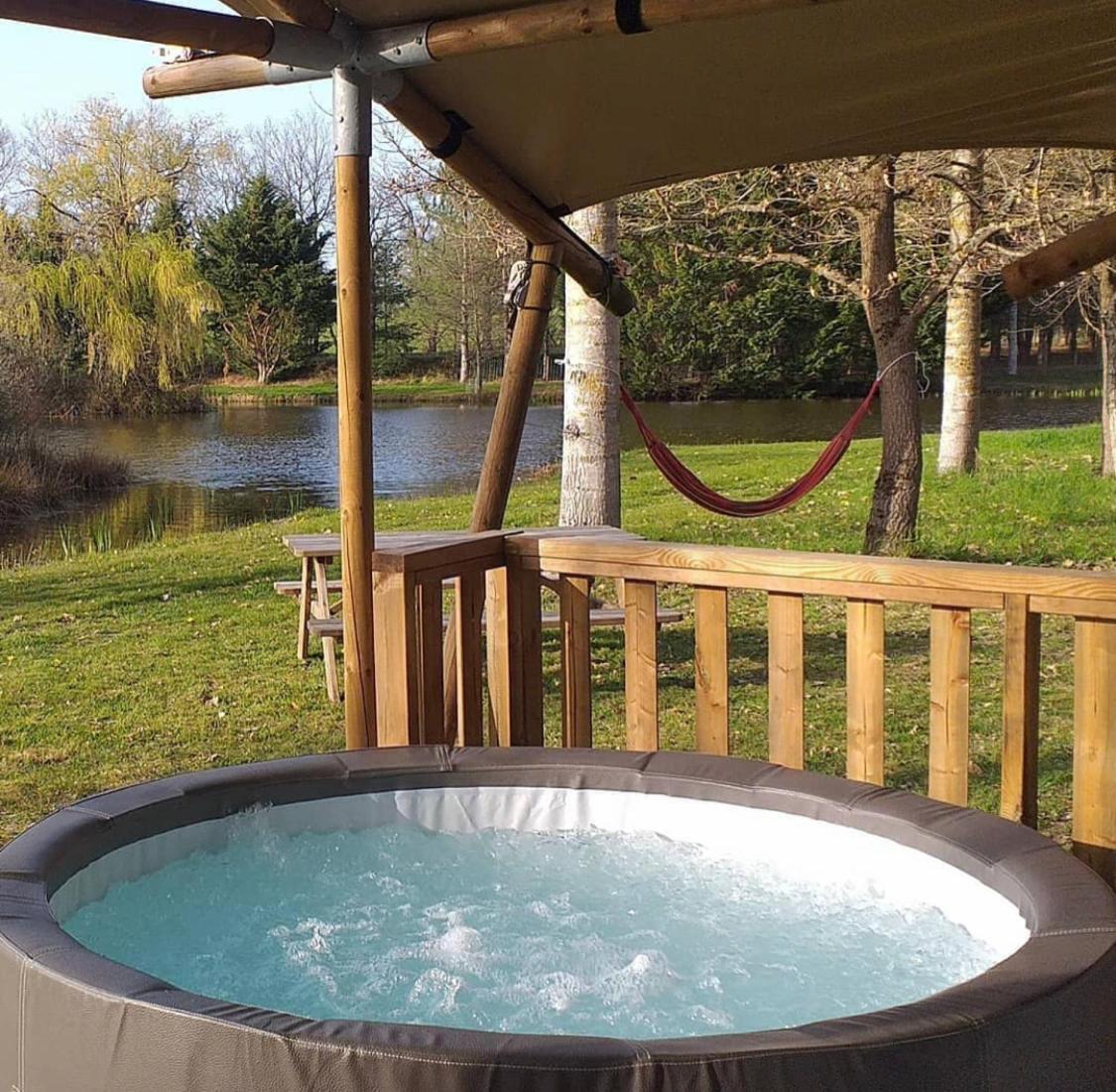 Tente Lodge Jacuzzi Privatif En Pleine Nature Thiel-sur-Acolin Екстериор снимка